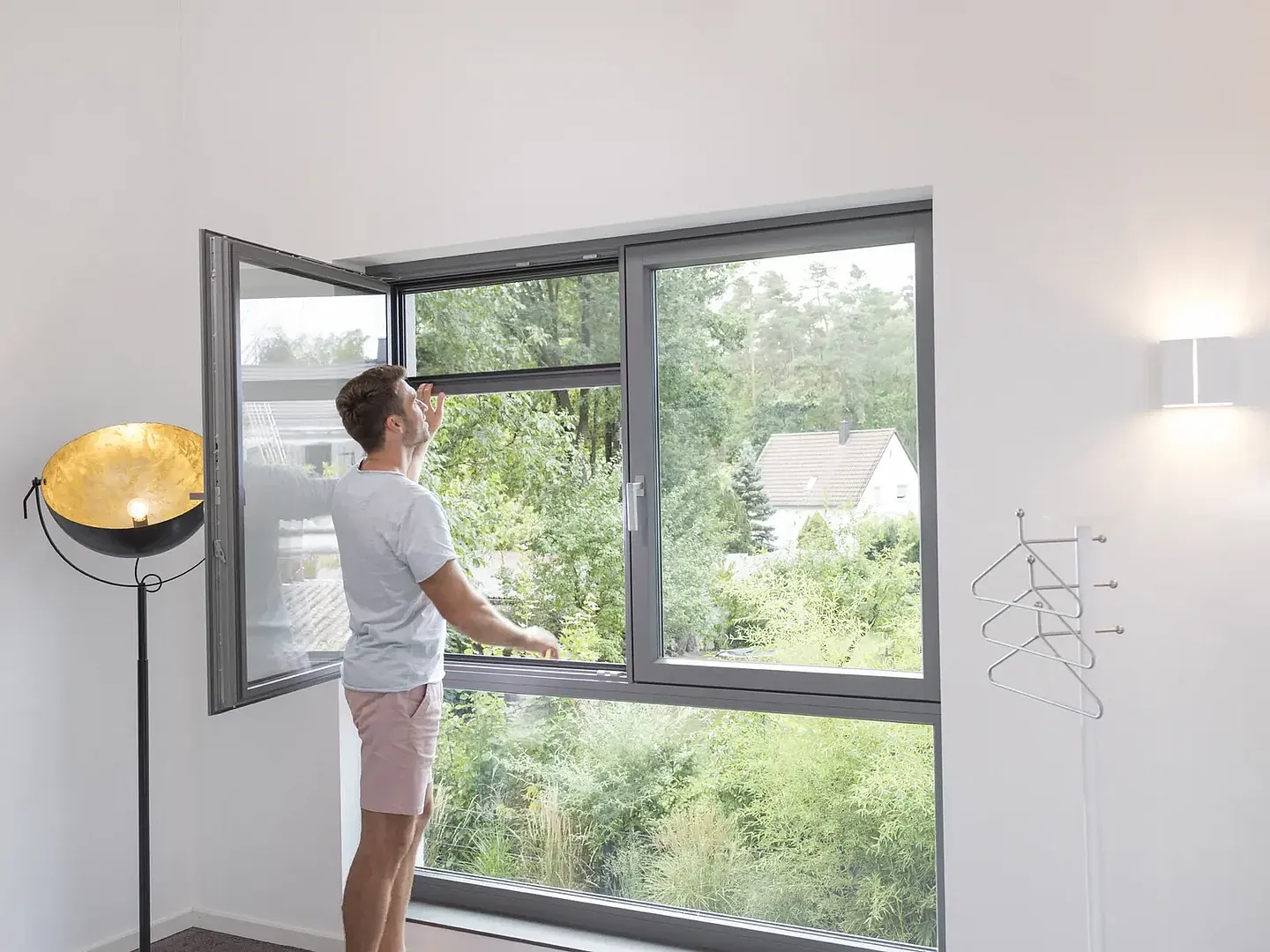 Fliegengitter-Rollo für Fenster auf Maß