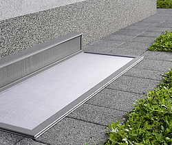 PLARES Lichtschachtabdeckung als Regenschutz | www.fliegengittermacher.de